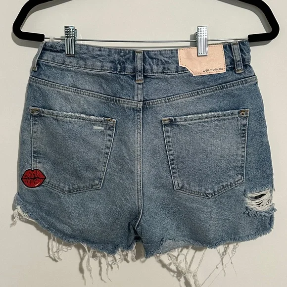 Zara Trafaluc Lips Patch Distressed Denim Shorts US 6 - Picture 2 of 8
